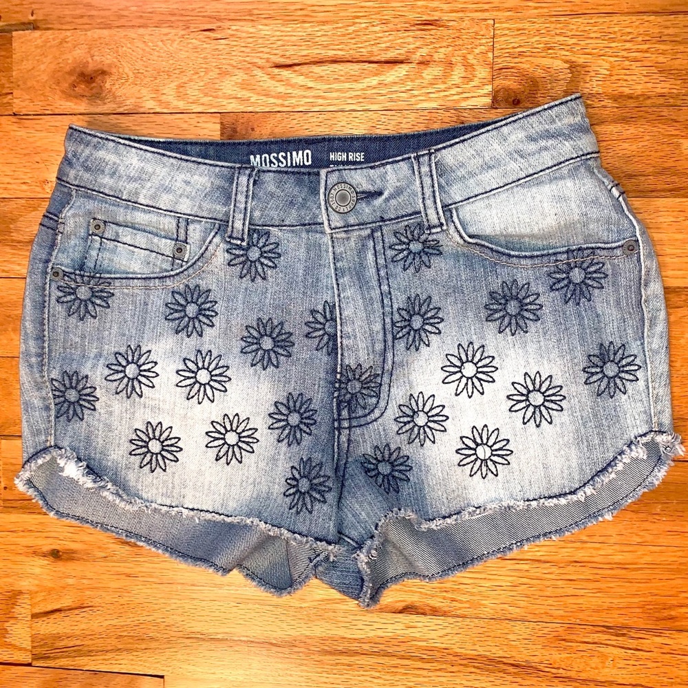 High rise mossimo shorts with floral detailing